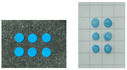 Links: 2 mal 3 – Punktefeld (blaue Plättchen auf schwarzem Untergrund), rechts: 3 mal 2 – Punktefeld (blaue Punkte auf Kästchenpapier). 